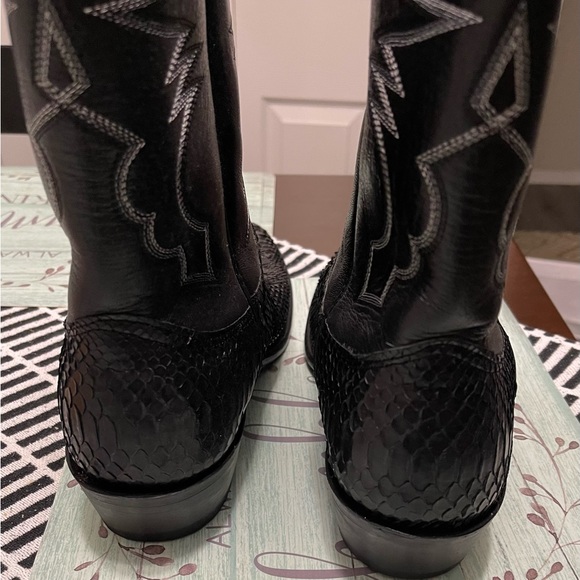 *SOLD* Cavender’s Black Genuine Python boots size 10EE. - Picture 4 of 5